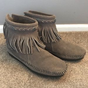 Minnetonka High Top Back Zip Boot